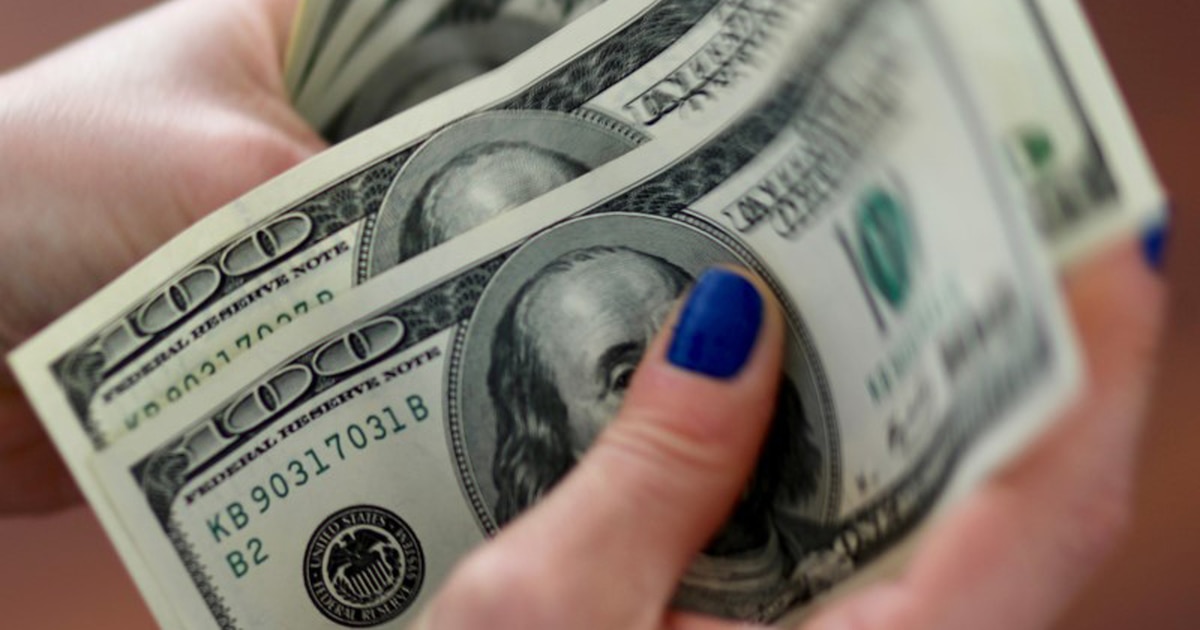 Dólar inicia al día al alza frente al peso en