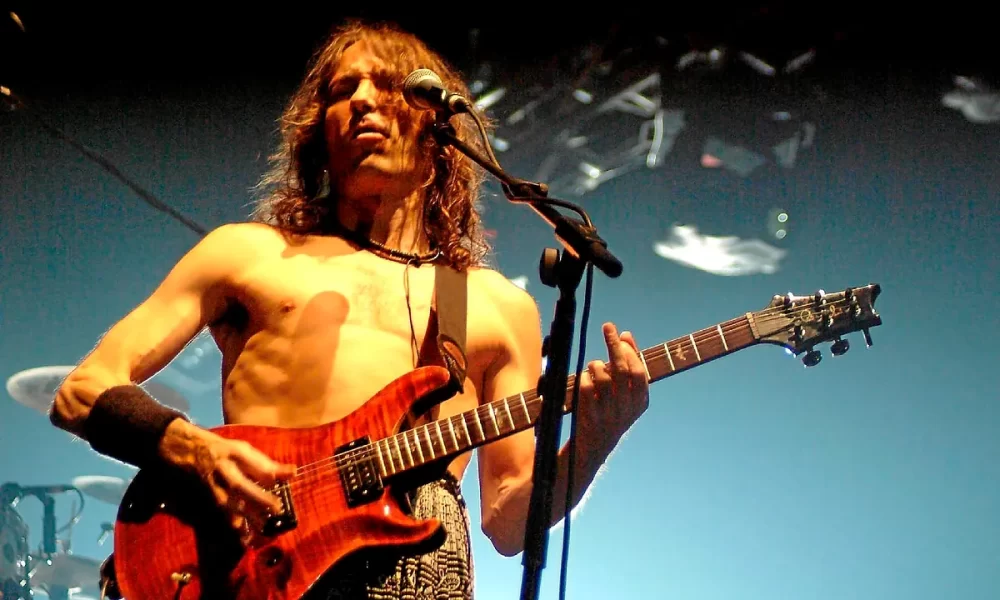 El mundomuere robe iniesta, líder de extremoduro y voz del