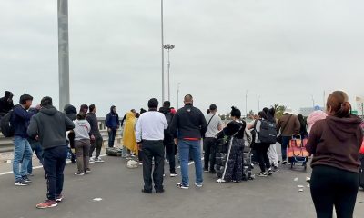 Extranjeros en la ⁠frontera perú chile piden bus para