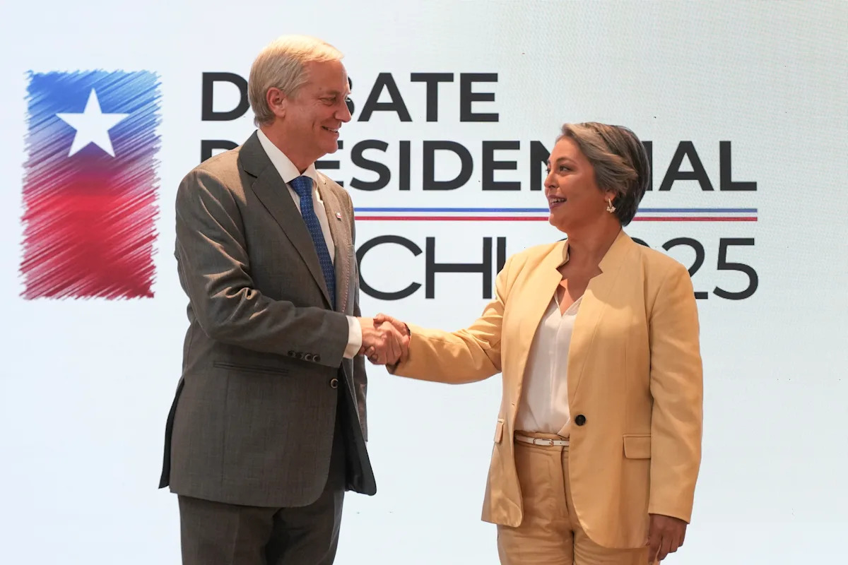 Jara y kast suben el tono en el penúltimo debate